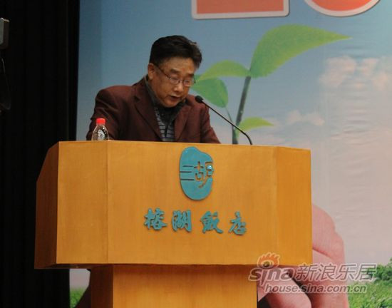 桂林市房協(xié)會(huì)長(zhǎng)申應(yīng)林在場(chǎng)發(fā)言