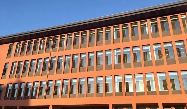 河北省首個(gè)綠色建筑三星級(jí)中學(xué)竣工：歷時(shí)僅9個(gè)月