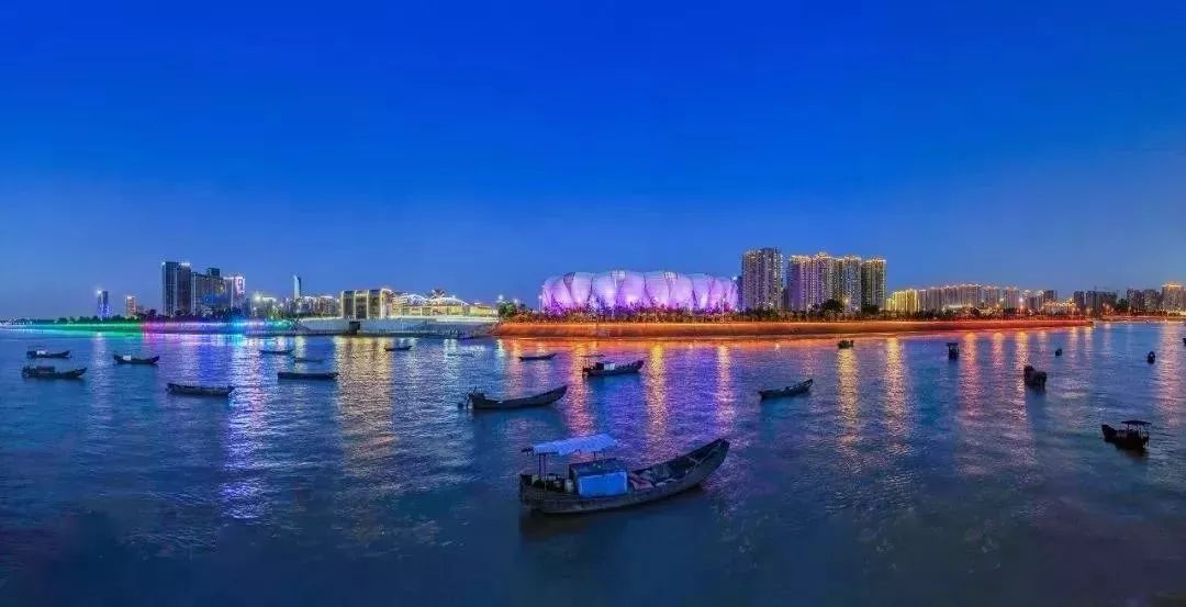 耗資11億、重達(dá)1280噸、40米高空上的“蓮花”建筑開(kāi)花了！網(wǎng)友：撲面而來(lái)的中國(guó)風(fēng)！