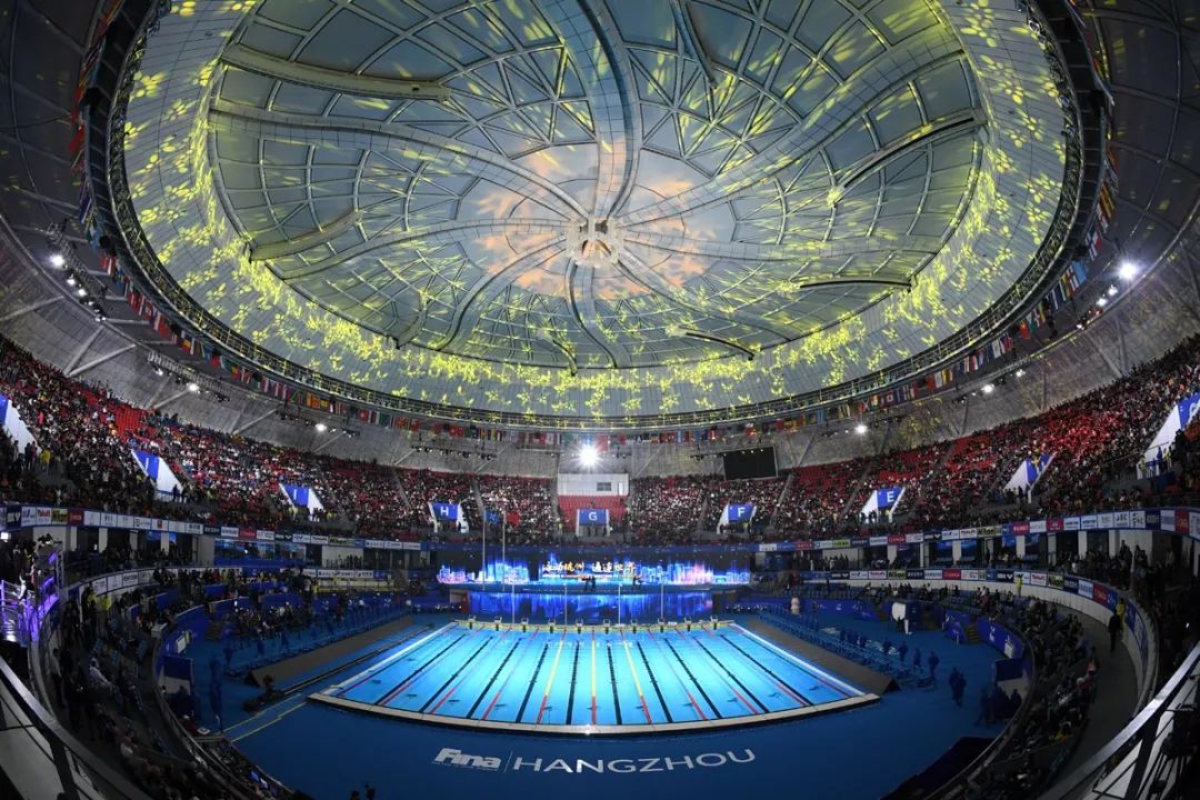 耗資11億、重達(dá)1280噸、40米高空上的“蓮花”建筑開(kāi)花了！網(wǎng)友：撲面而來(lái)的中國(guó)風(fēng)！