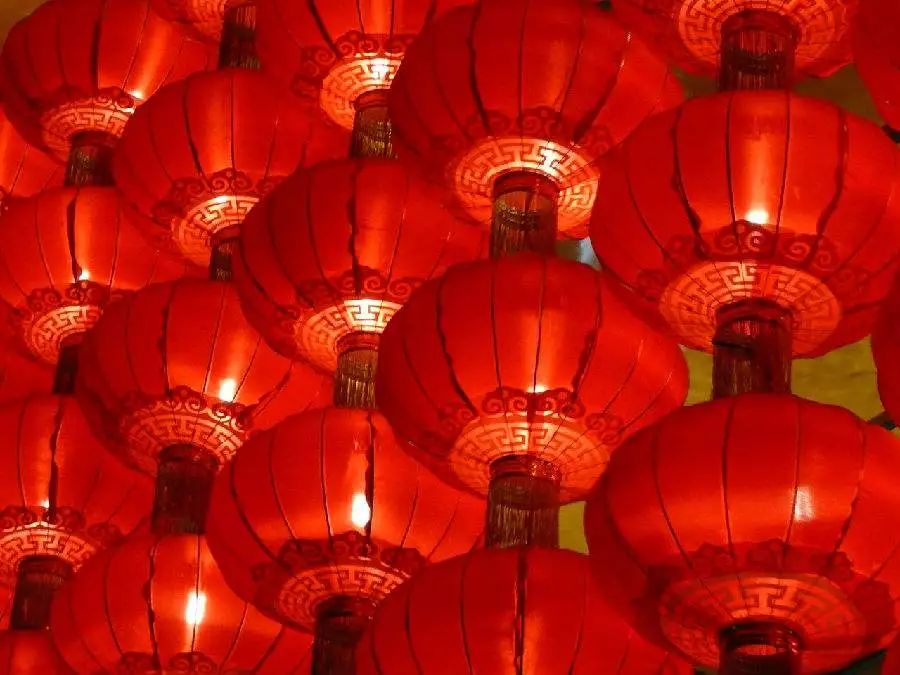 耗資11億、重達(dá)1280噸、40米高空上的“蓮花”建筑開(kāi)花了！網(wǎng)友：撲面而來(lái)的中國(guó)風(fēng)！