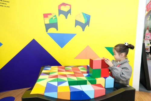 凝聚童心、童趣，“爸爸”大愛治愈天真歲月